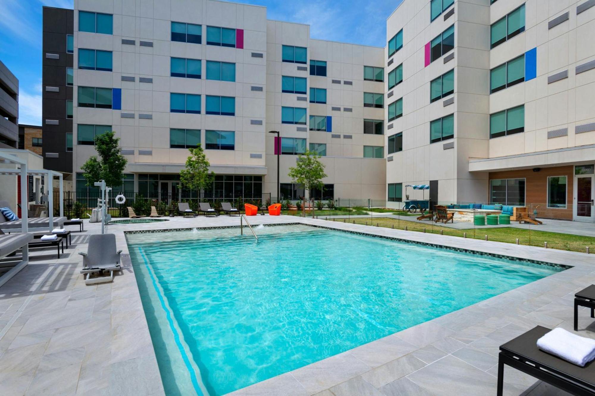 Отель Aloft Austin Southwest Экстерьер фото