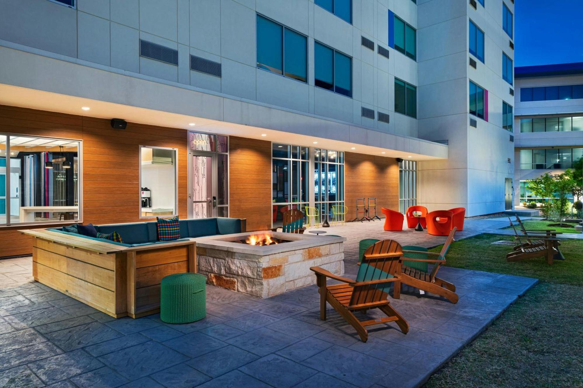 Отель Aloft Austin Southwest Экстерьер фото
